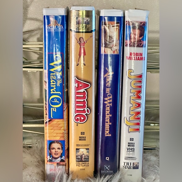 Classic VHS Movie Bundle 4:Annie, Jumanji, The Wizard of Oz, Alice in Wonderland - Picture 3 of 5